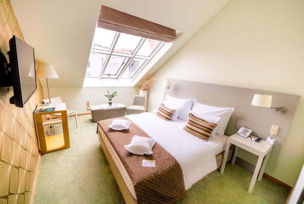 Deluxe, Grandium Prague 5*