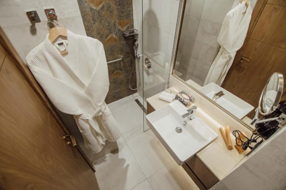 Standard Twin City View Room, La Quinta by Wyndham Batumi 4*