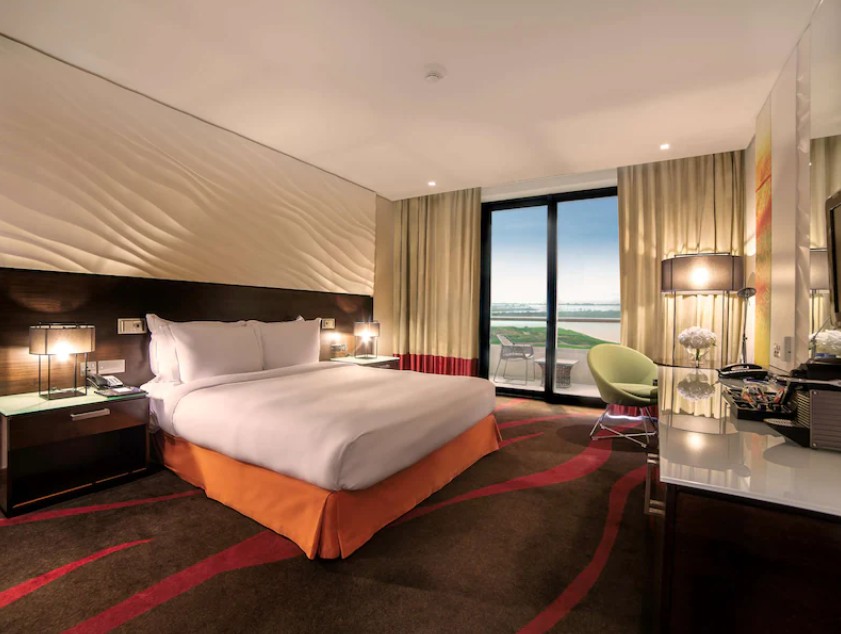 Superior Room, Radisson Blu Abu Dhabi Yas Island 4*