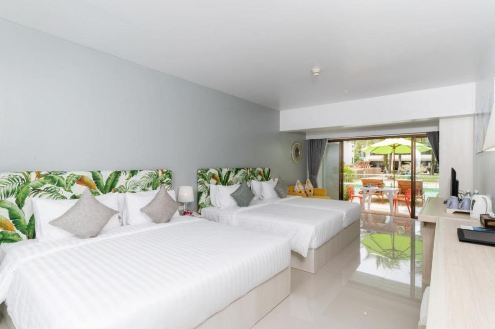 Deluxe Triple, The Briza Beach Resort, Khao Lak 4*