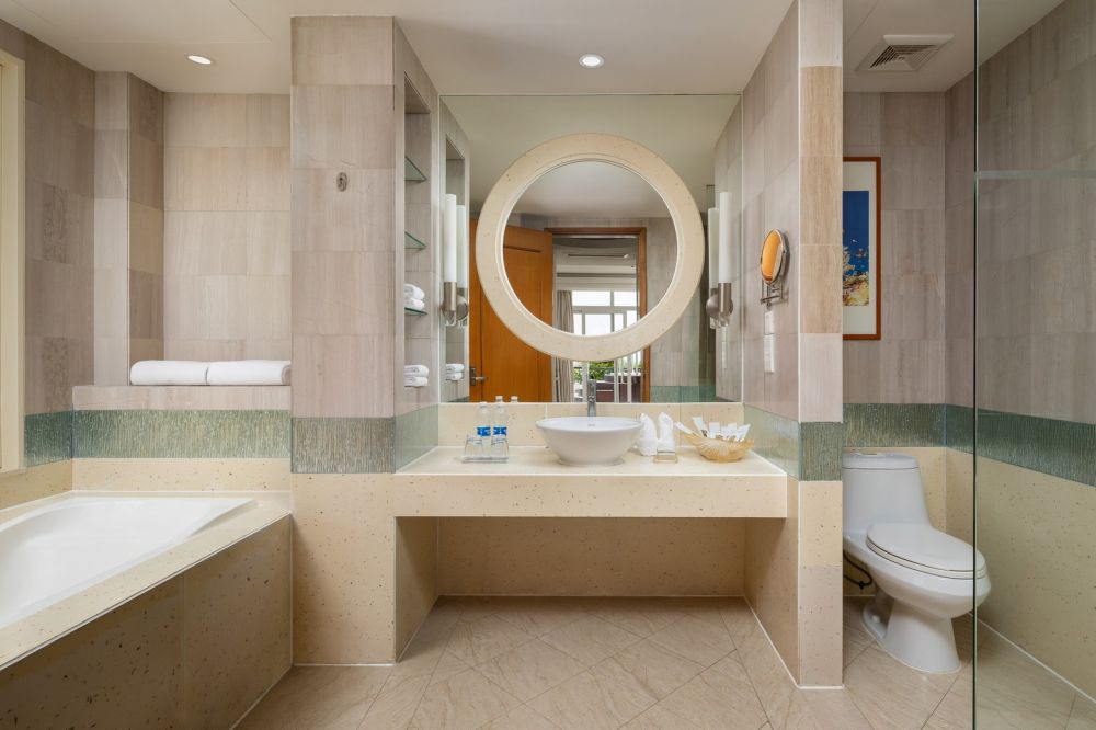 Deluxe Sea View Suite, Sheraton Sanya Resort 5*