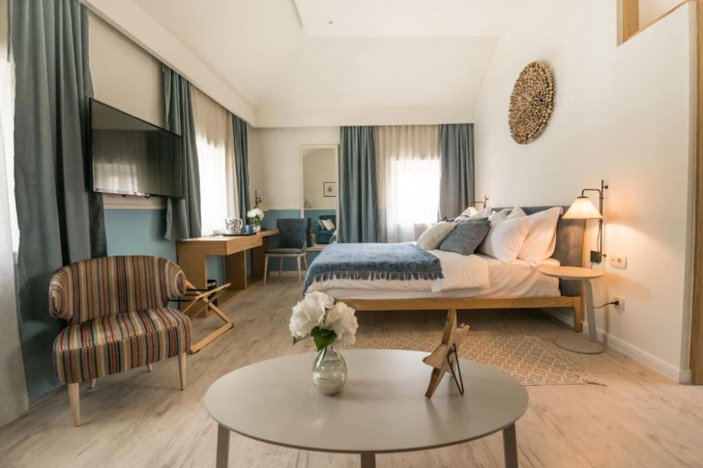 Deluxe Suite, La Villa Boutique Hotel 4*