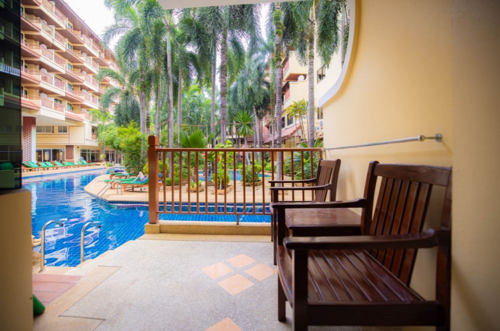 Pool Side Access, Baumanburi Hotel 3*