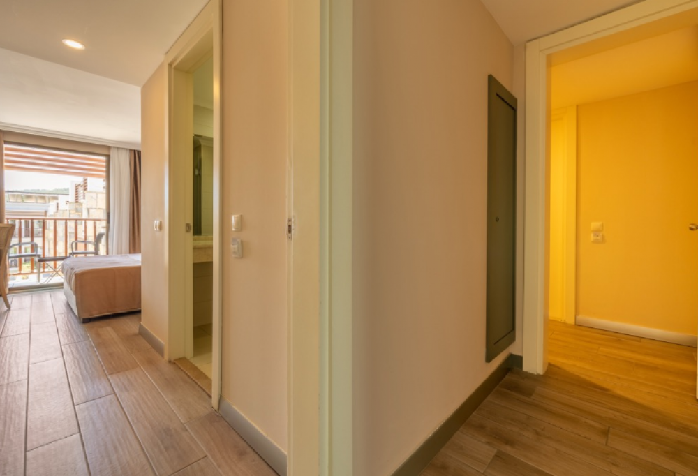 Family Room, Green Bay (ex. Crystal Green Bay) 5*