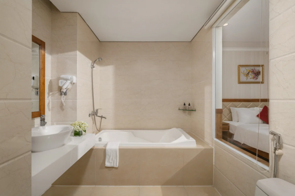 Suite Family, Serene Beach Hotel Danang 4*