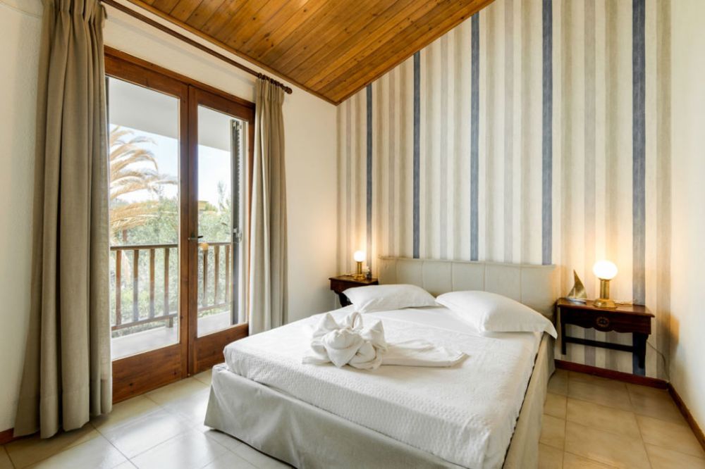 Seaside Junior Suite, Trikorfo Beach 