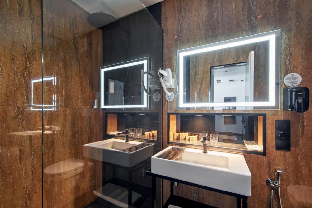 Standard, Fomich Residence 