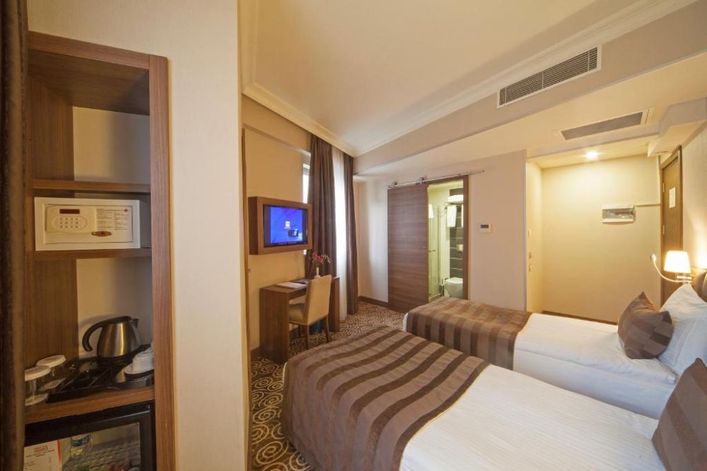 Standard DBL/TRPL, Delta Hotel Istanbul 4*