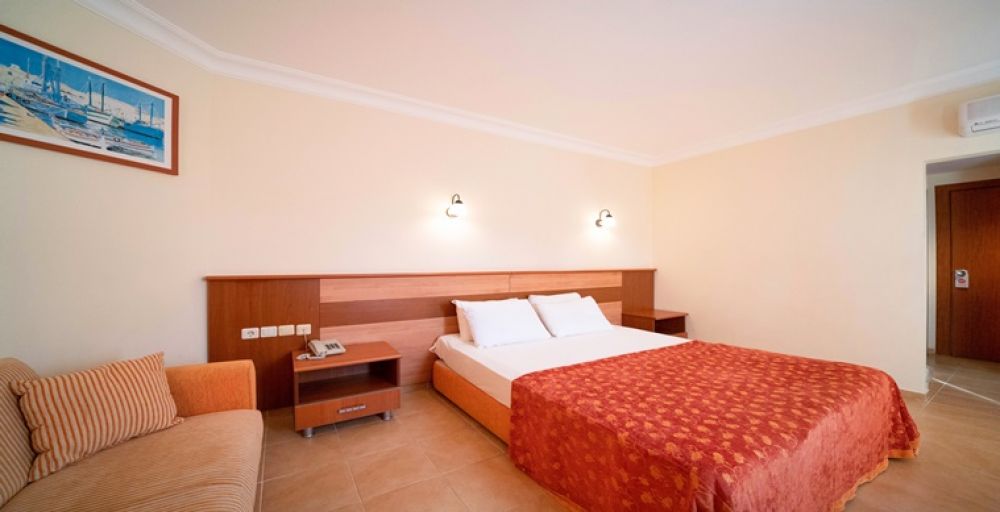 Standart, Mavruka Hotel 3*