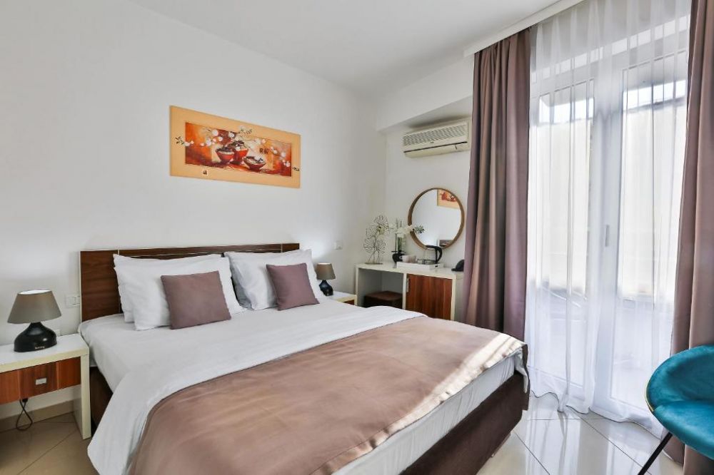 Budget Double Room, La Mer Hotel 4*