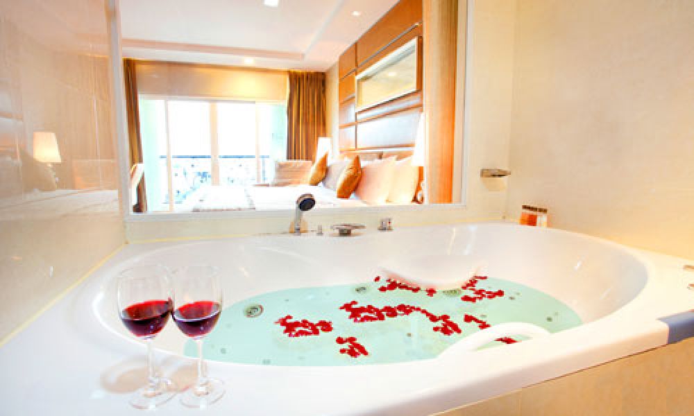 Jacuzzi, Intimate Hotel 4*