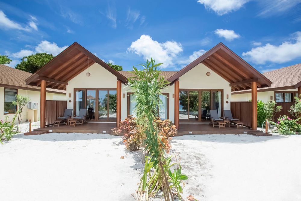 Deluxe 2-Bedroom Beach Suite, Reethi Faru Resort 4*