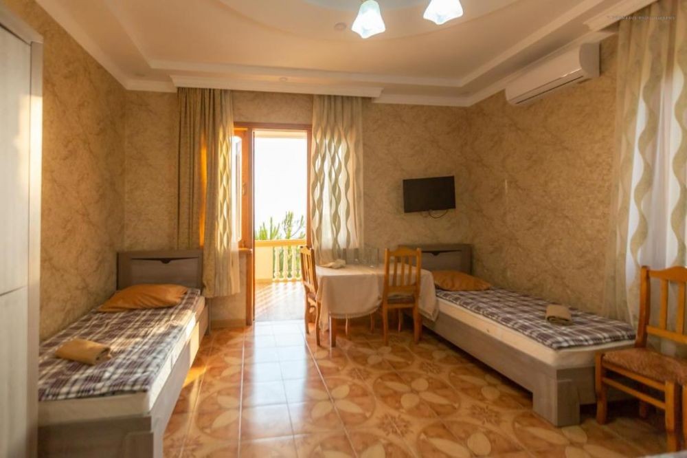 Quadriple White/Yellow/Old House, Seaside Kobuleti Hotel 3*