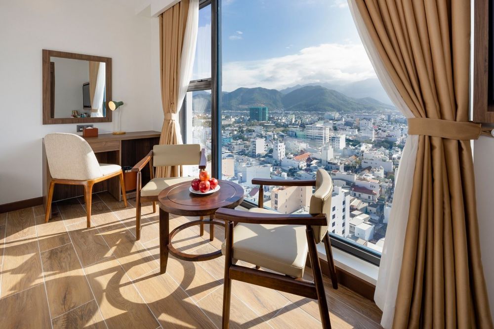 Superior City View, Miracle Luxury Nha Trang 4*