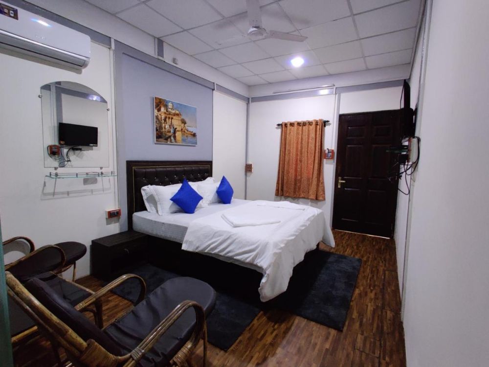 AC Room, Reginas Place 3*