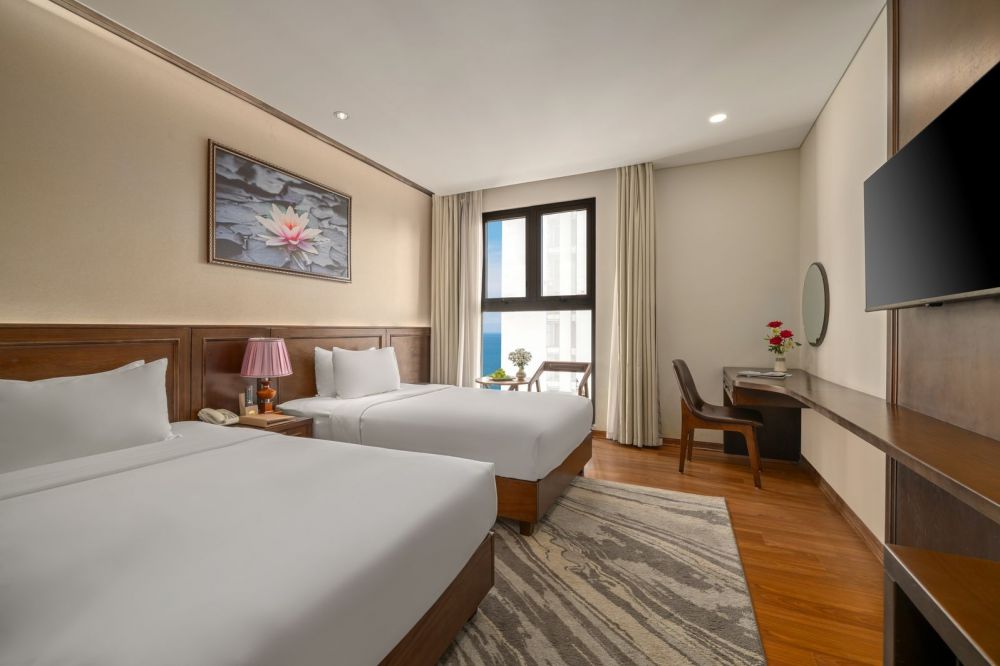 Deluxe Triple City View, Golden Lotus Hotel Da Nang 4*