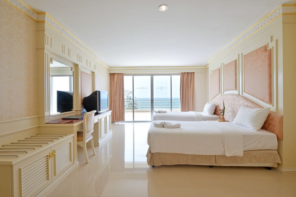 Deluxe, Adriatic Palace Pattaya 4*