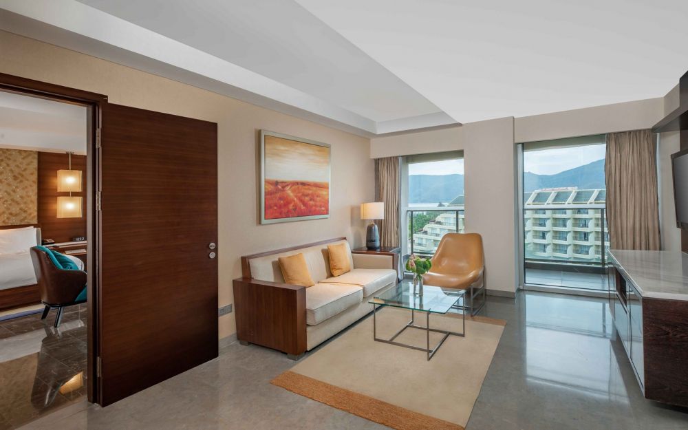 Two Bedrooms Luxury Ocean View Suite with Living Room, Mgm Grand Sanya 5*