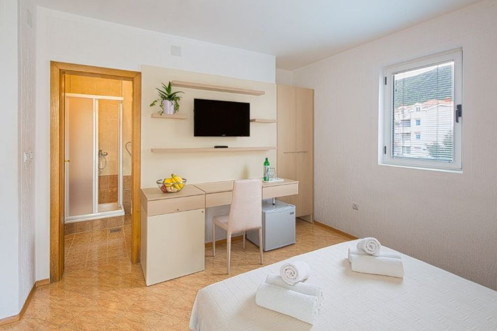 DBL with extra bed, Budva Inn Guest House 3*