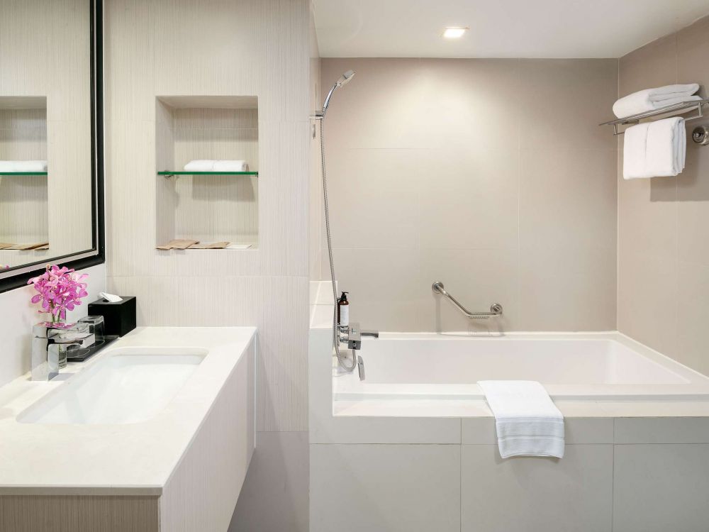 Deluxe with Bathtub, Mercure Bangkok Sukhumvit 11 4*