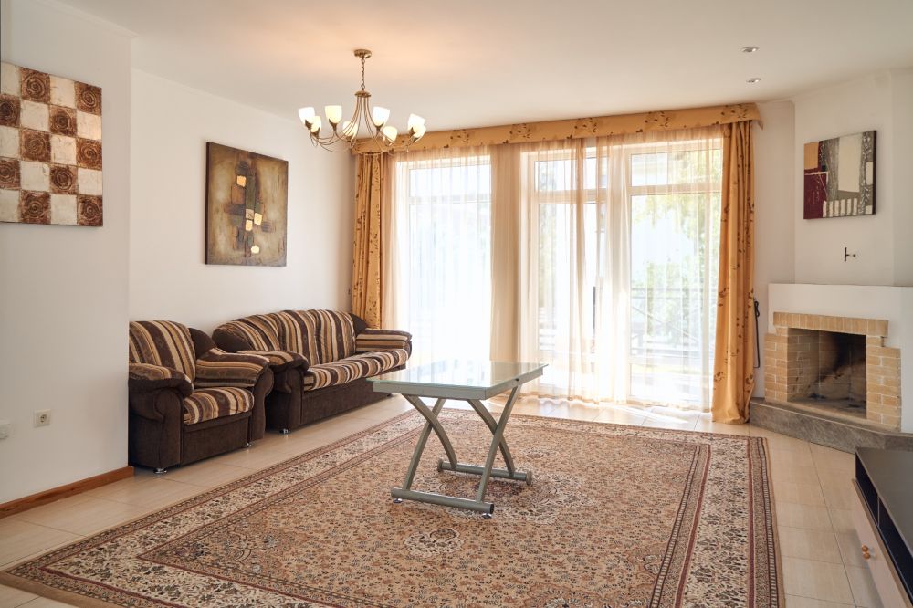 Family Apartment, Каприз 