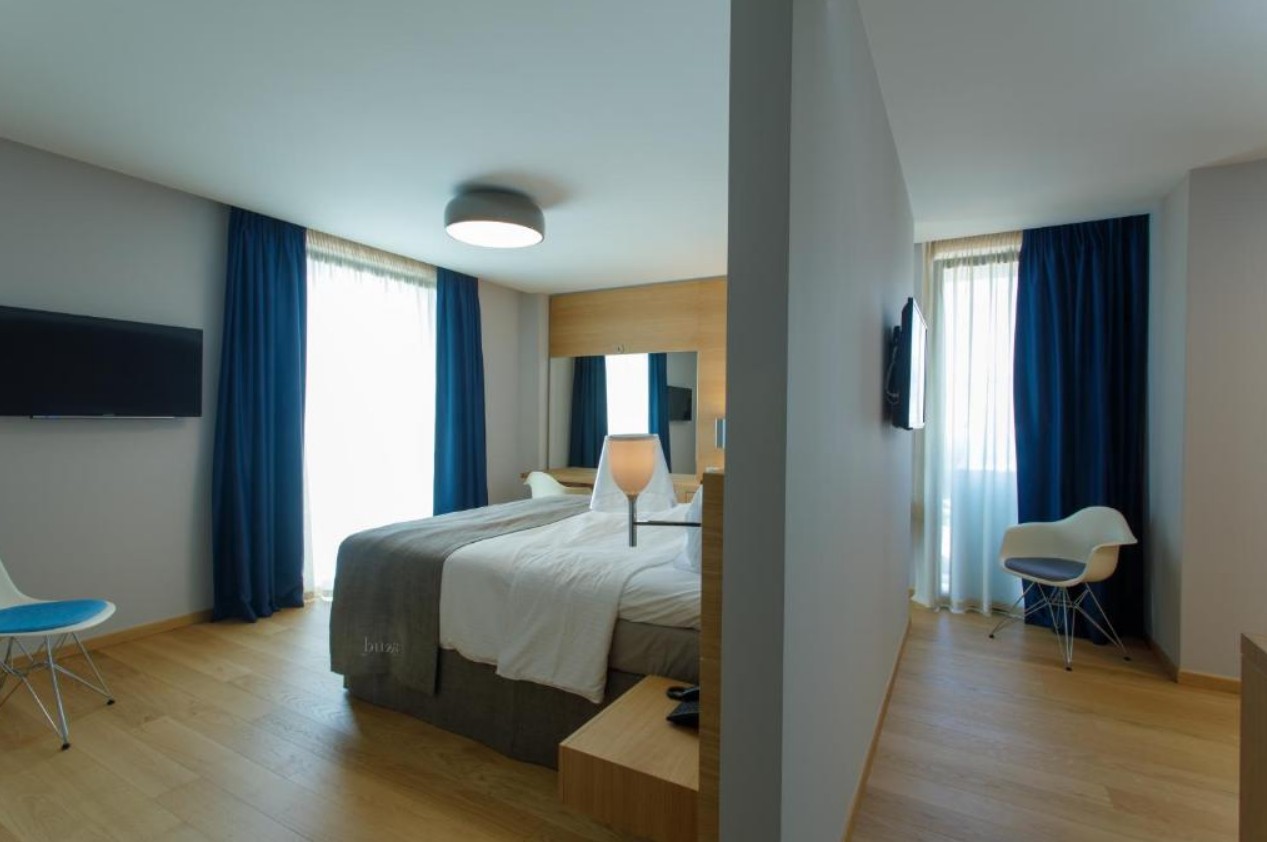 Junior Suite, Buze 4*