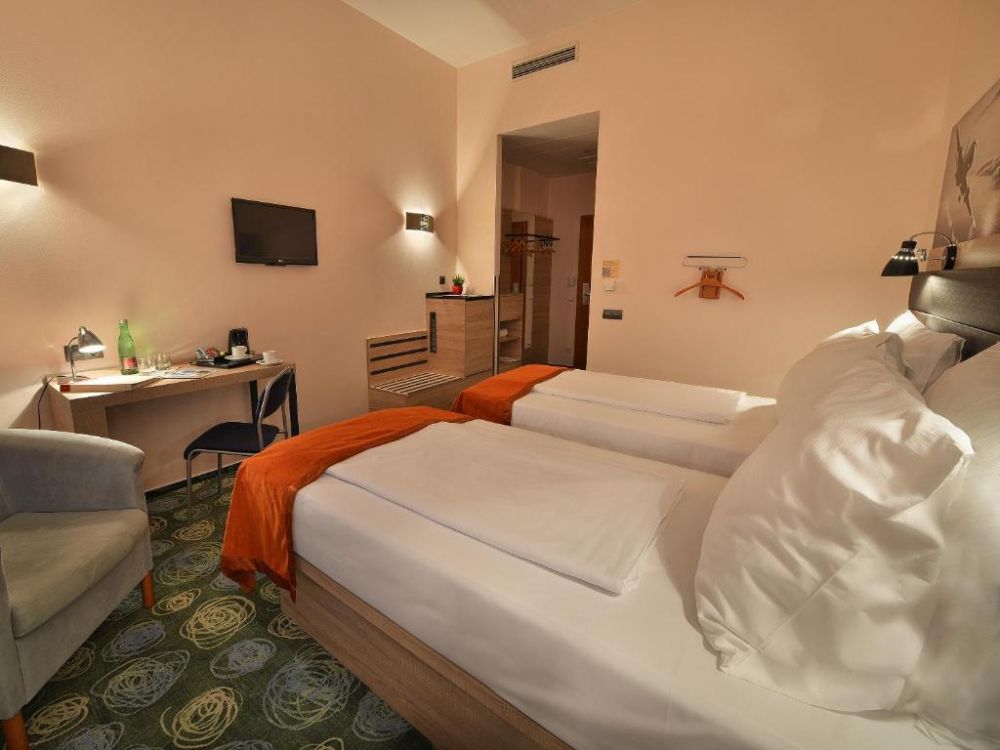 Superior, Ramada Airport Prague 4*