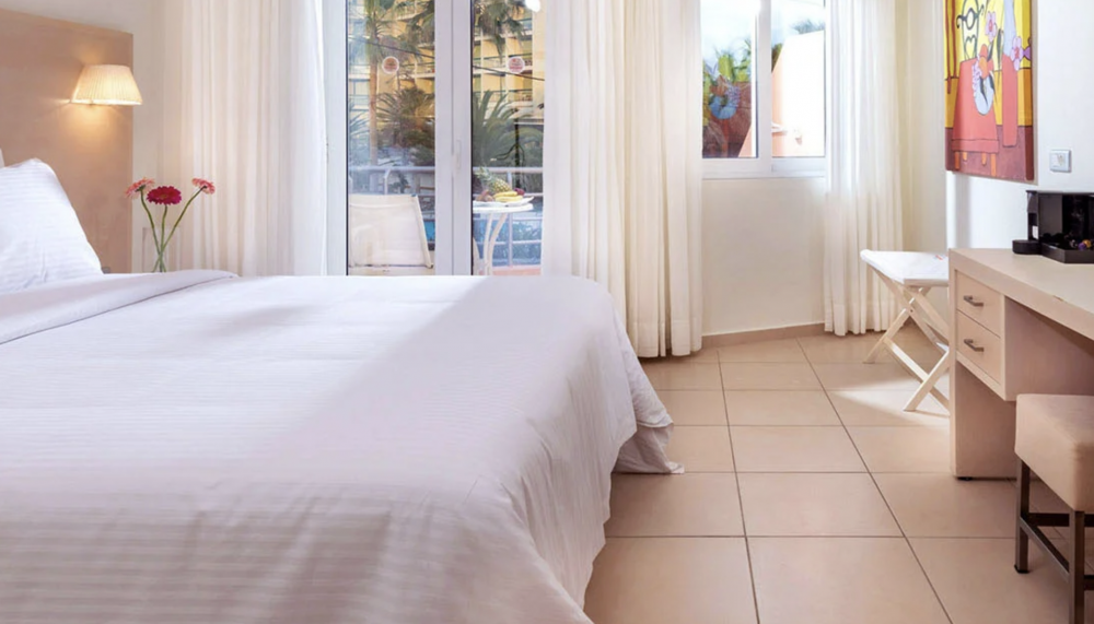 DELUXE FAMILY 2 BEDROOM, High Beach Hotel 4*