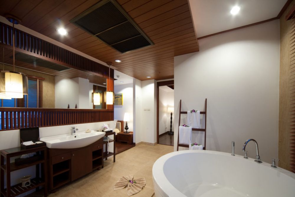 Deluxe Room, The Sarann 4*