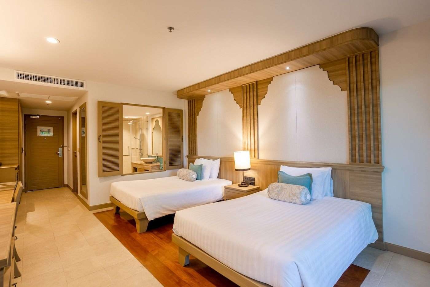 Deluxe, Ravindra Beach Resort & Spa 5*