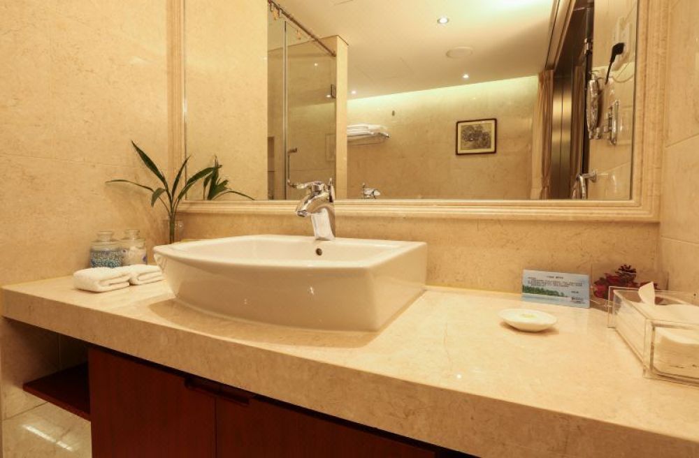 Deluxe, Beijing Poly Plaza Hotel 4*