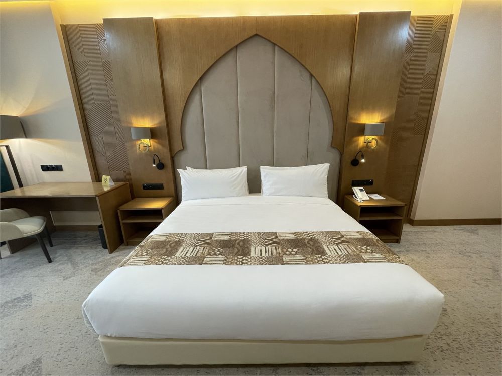 Executive Suite, Farovon 4*