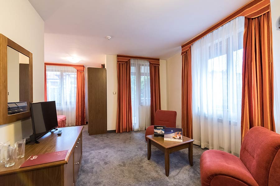 Apart, Evelina Palace 4*