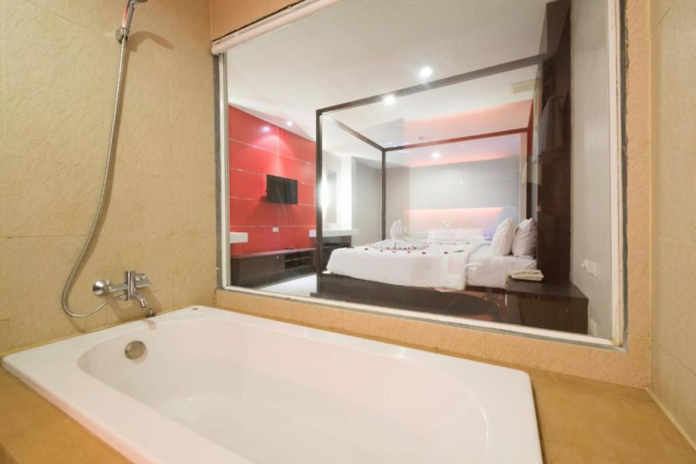 Premier Room With Bathtub, Alfresco Phuket Hotel 3*