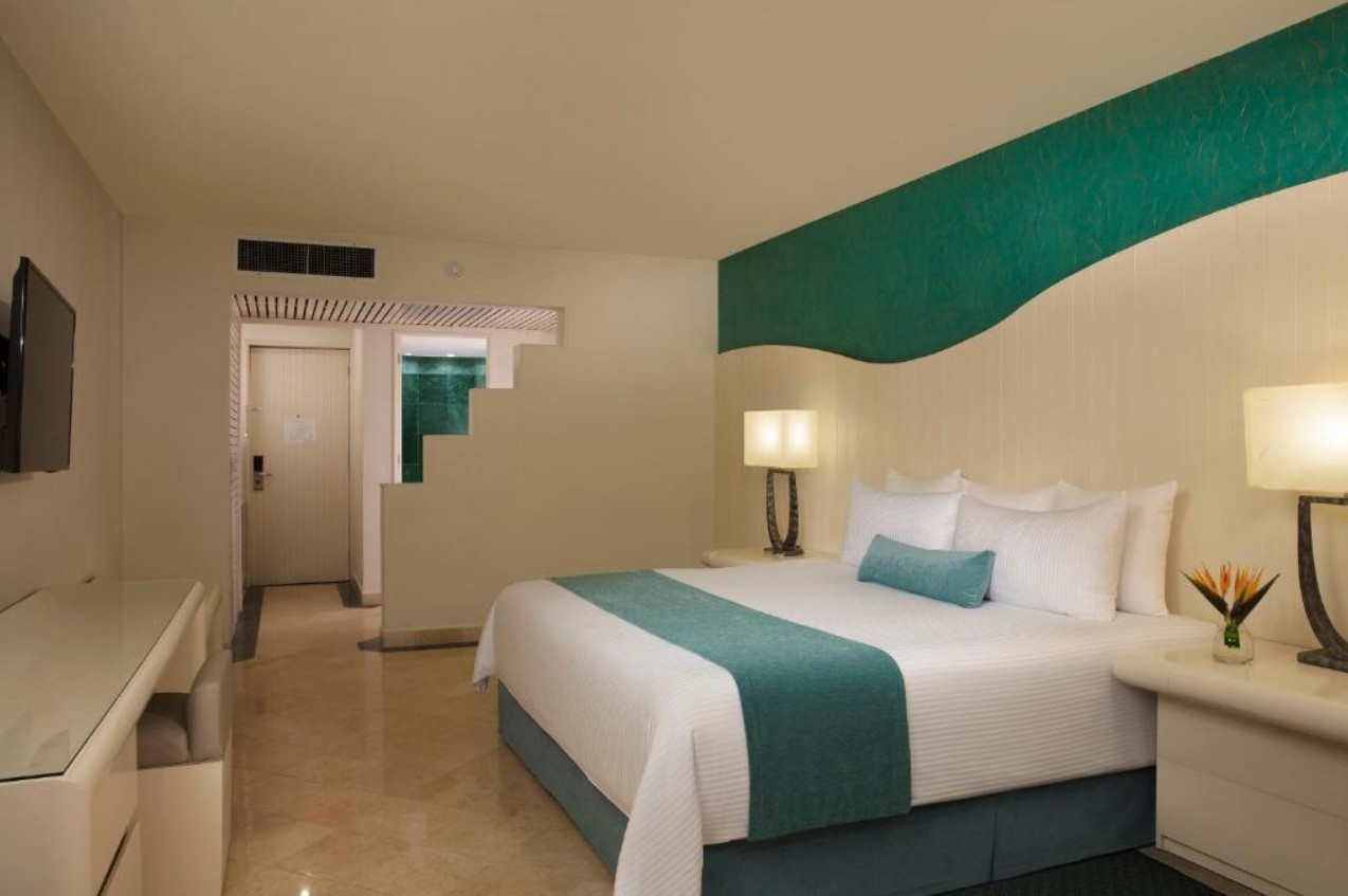 Deluxe GV/ With Patio, Now Emerald Cancun Resort & Spa 5*