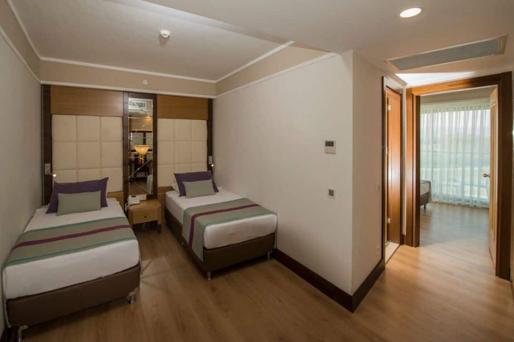 Family Room, Dream World Aqua 5*