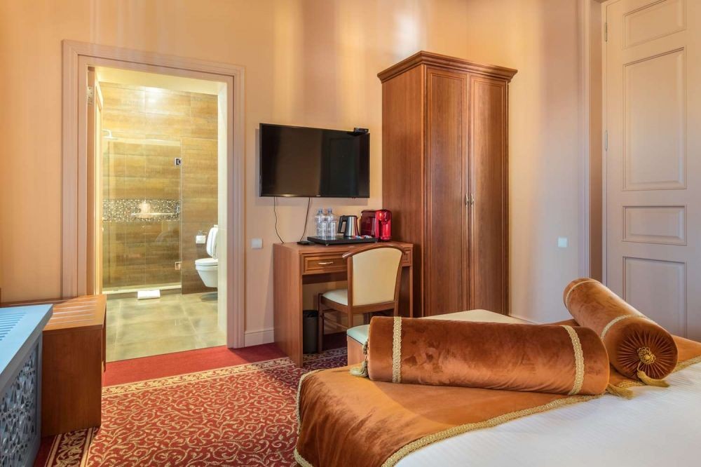 Deluxe, Golden Tulip Borjomi 4*