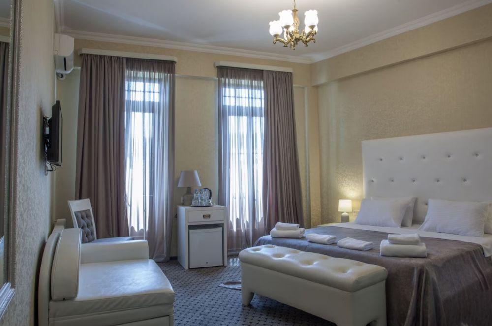 Standard/ Standard CV, Piazza Tbilisi 3*