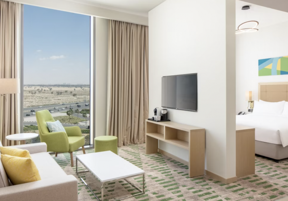 Junior Suite, Holiday Inn And Suites Dubai Science Park 4*