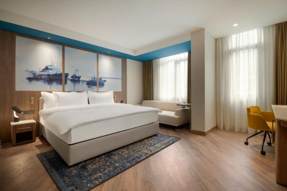 Premium King City View Room, La Quinta by Wyndham Batumi 4*