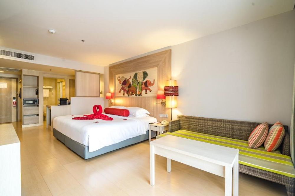 Premier Room, Ramada Phuket Deevana 4*