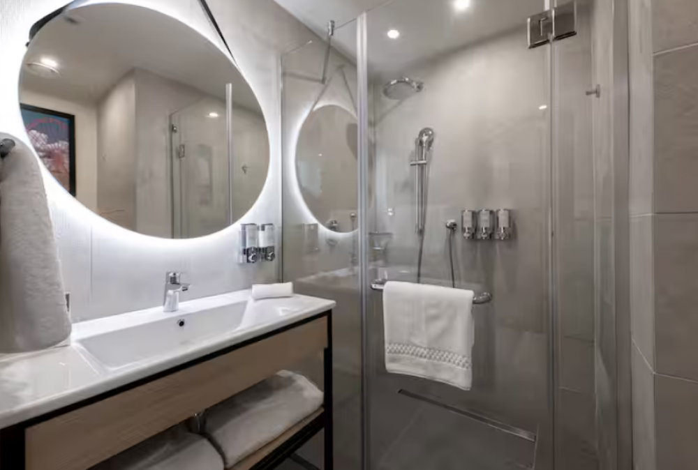 Super King Room with View, Hampton By Hilton Batumi Center 4*