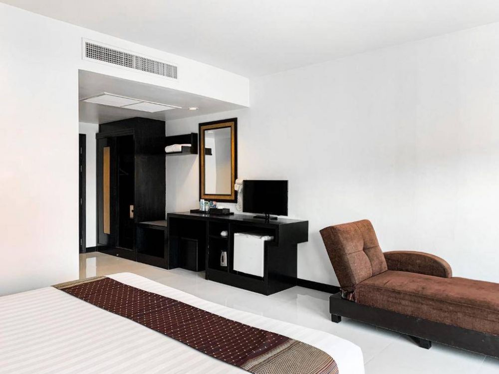 Grand Deluxe Newly Renovate Room, Amata Patong 4*