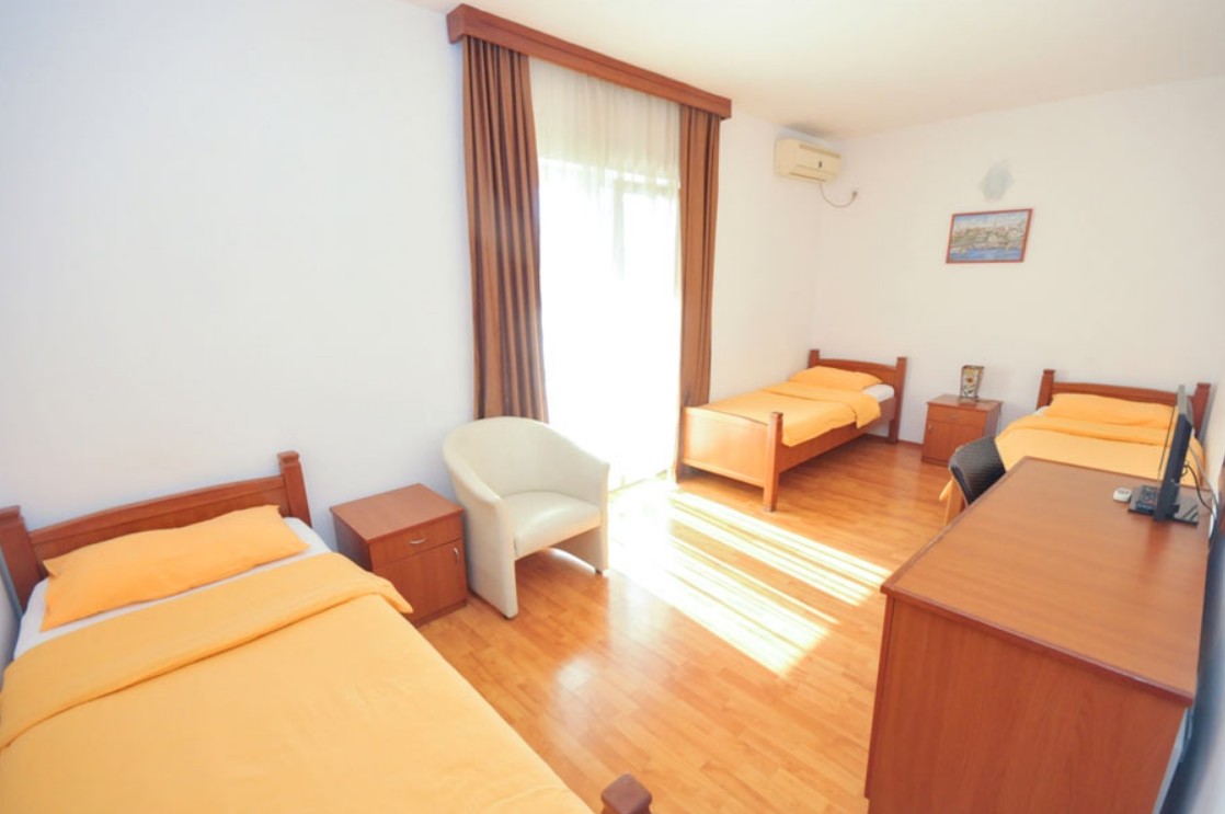 Triple Room, Velji Vinogradi 3*