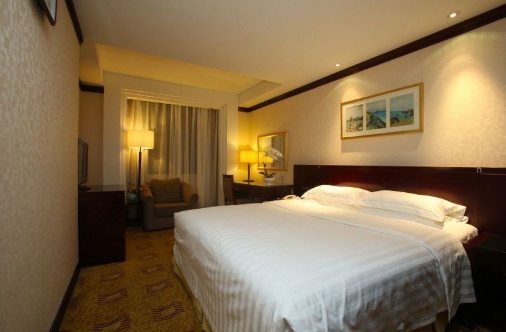 Deluxe, Beijing Poly Plaza Hotel 4*