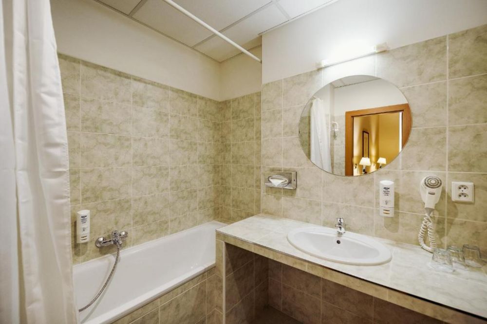 DBL/TRPL Standard, Central Hotel Prague 3*