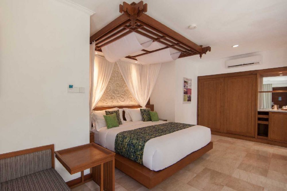 Premier Pool Villa, Legian Beach Hotel 4*