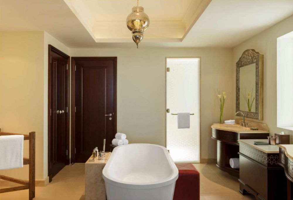 Al Dana Suite, Ajman Saray 5*