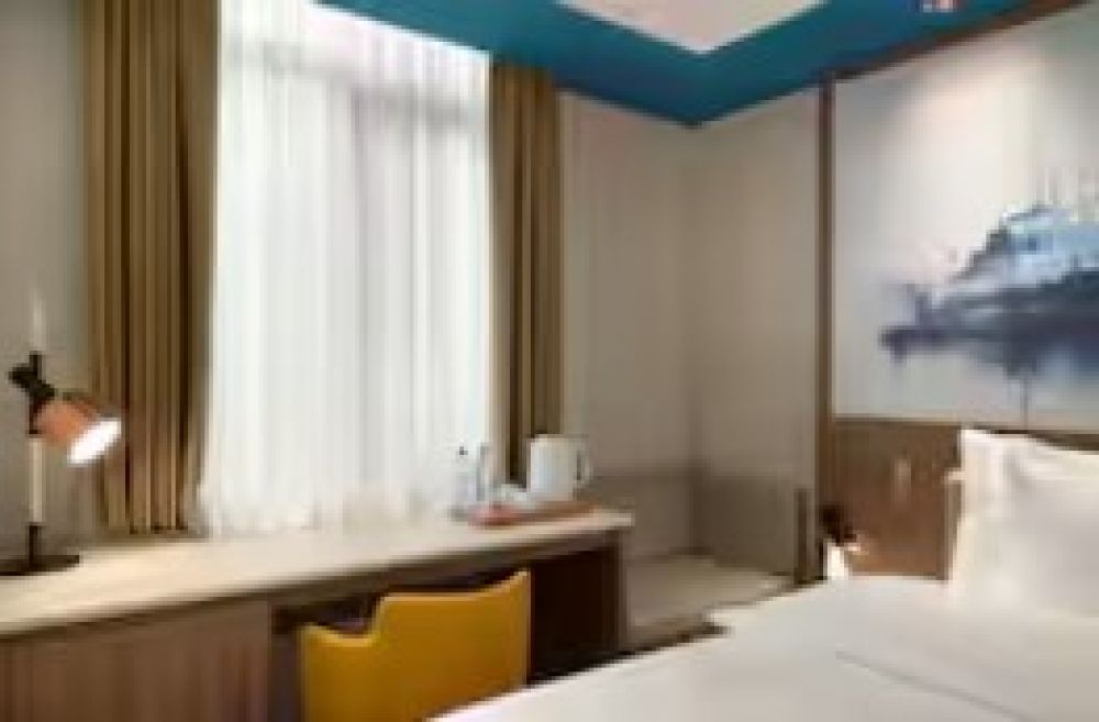 Standard King Room, City View, La Quinta by Wyndham Batumi 4*