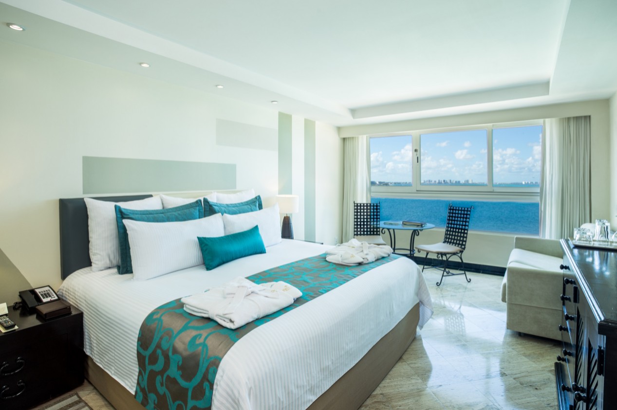 Preferred Club Deluxe Ocean Front Room/ With Balcony, Dreams Sands Cancun Resort & Spa 5*